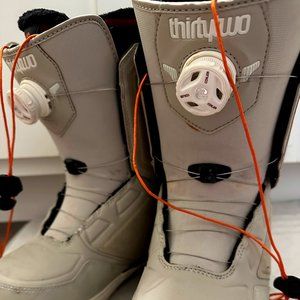 LASHED DOUBLE BOA W'S THIRTY-TWO SNOWBOARDING BOOTS